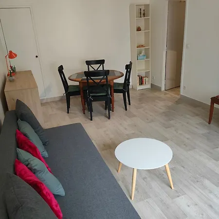 Location D'appartements 47 M * Paris